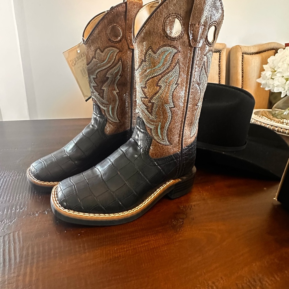 BNWT- Children’s size 11 - Old West Tan and Blue Western Leather Boots